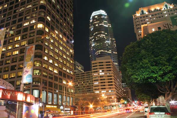 Not too far from the US Bank Tower (which is not visible in this sequence), here is another time-lapse scene of the downtown Los Angeles nightscape. This time-lapse was captured February 8, 2006, near the corner of Figueroa and 8th street.